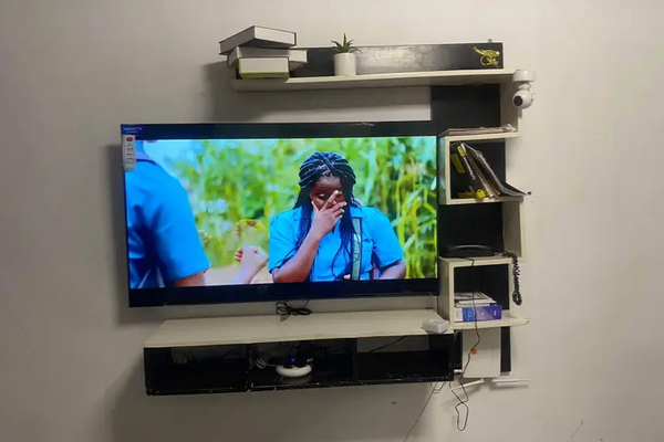 Meuble TV mural moderne