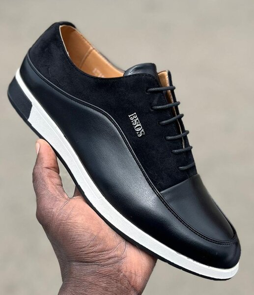 Chaussures en cuir noir BSOS