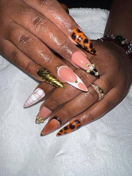 Ongles Art Clouté Unique