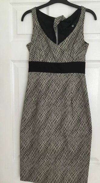 Robe élégante sans manches