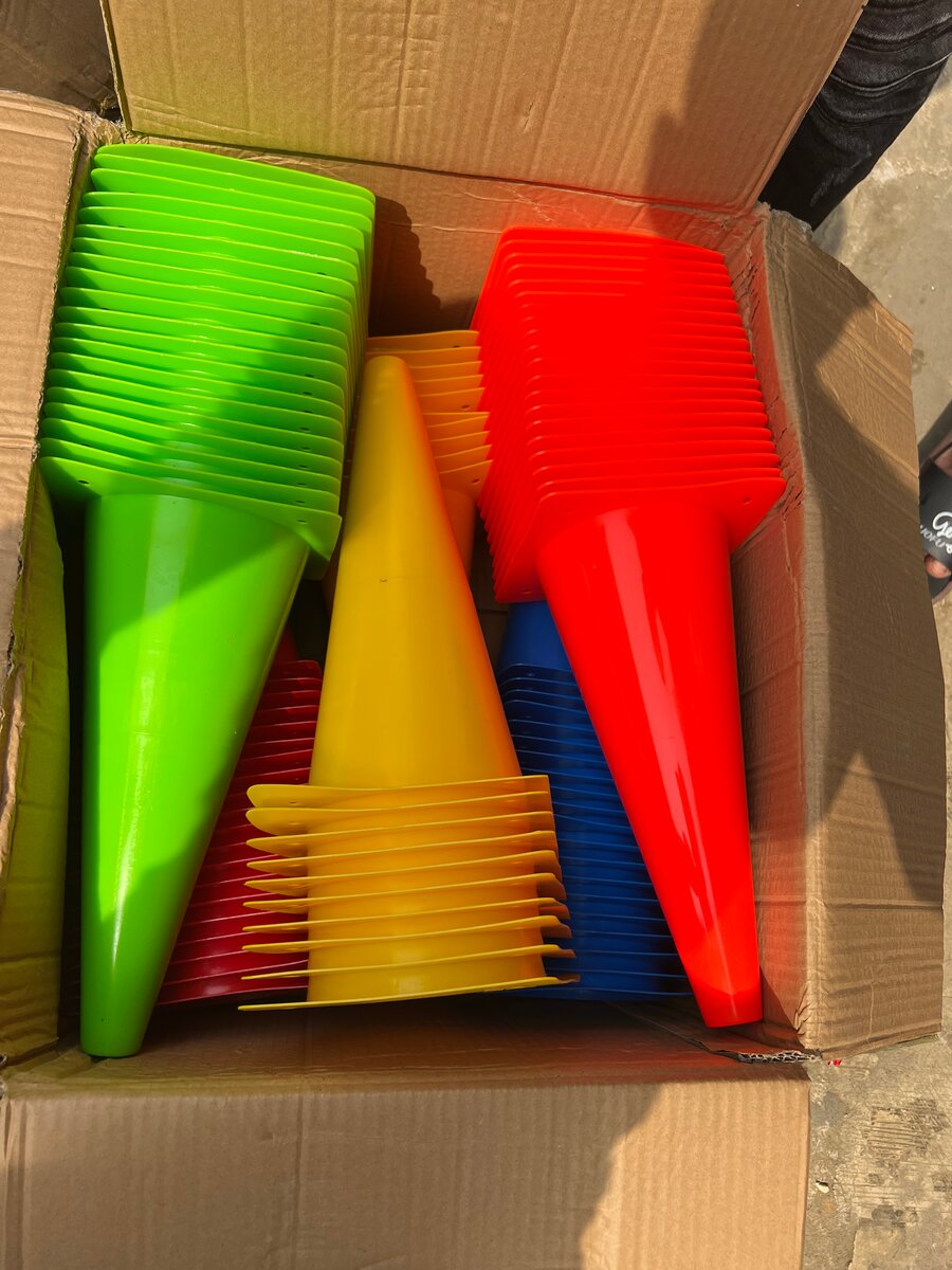 Cônes d'entraînement colorés