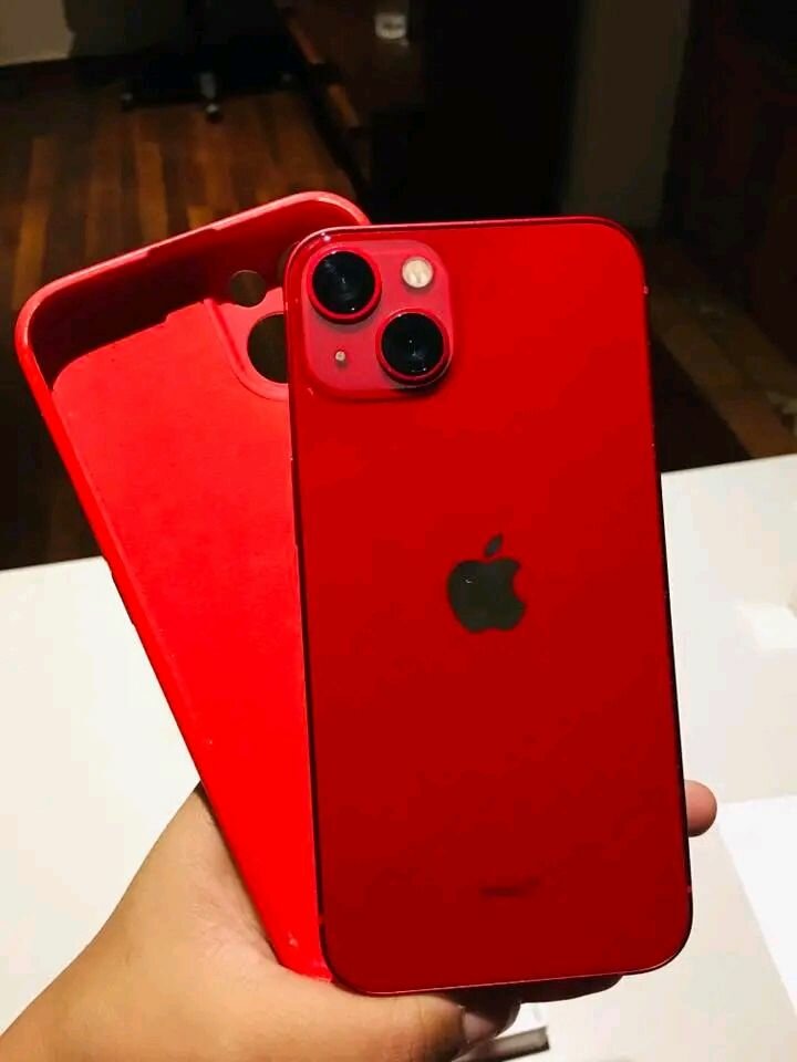 iPhone rouge avec coque