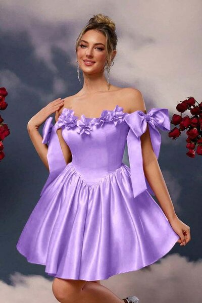 Robe courte élégante en satin lavande