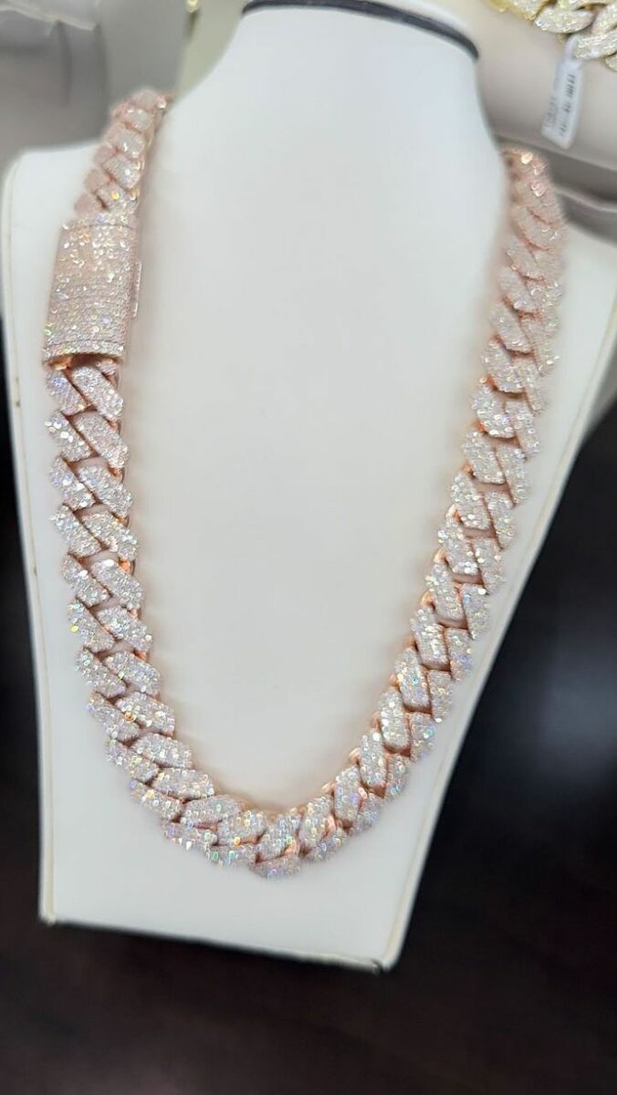 Collier en or avec diamants