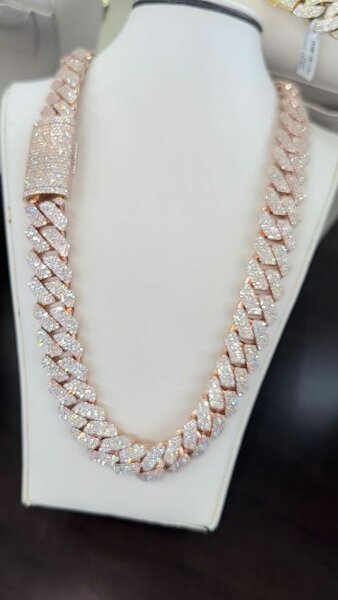 Collier en or avec diamants