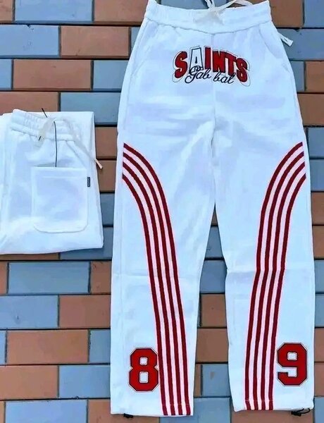 Ensemble sportswear affiche