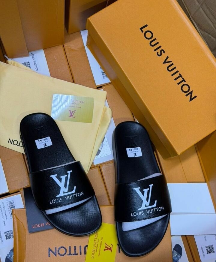 Claquettes élégantes homme