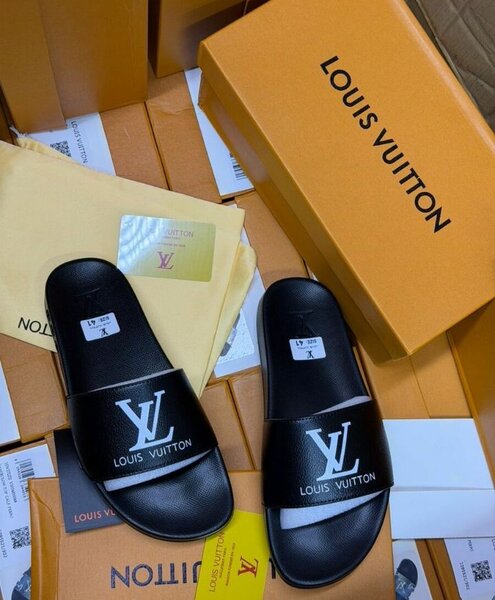 Claquettes élégantes homme