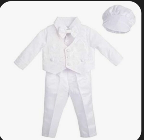 Costume blanc pour garçon