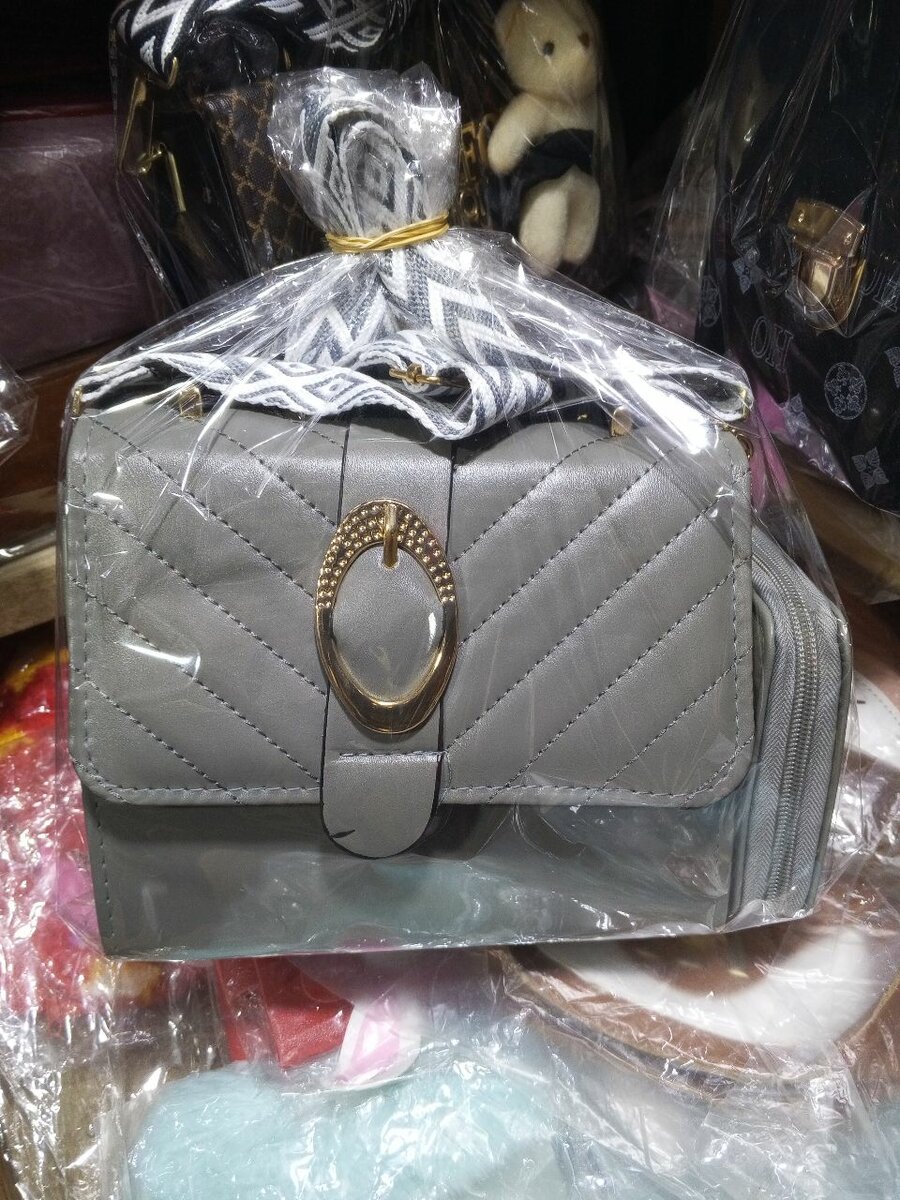 Sac bandoulière gris élégant