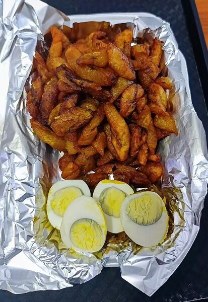 Alloco + 2 oeufs piments