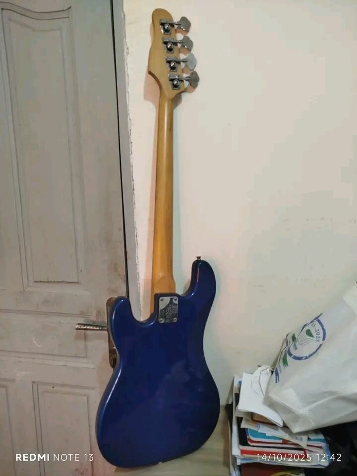 Guitare électrique semi-hollow