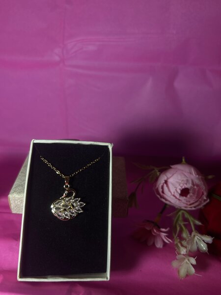 Collier en forme de signe