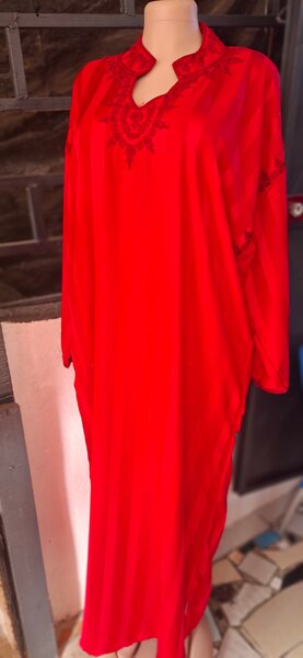 Robe Caftan Élégant en Soie