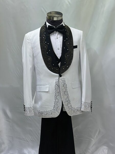 Costume de cérémonie élégant