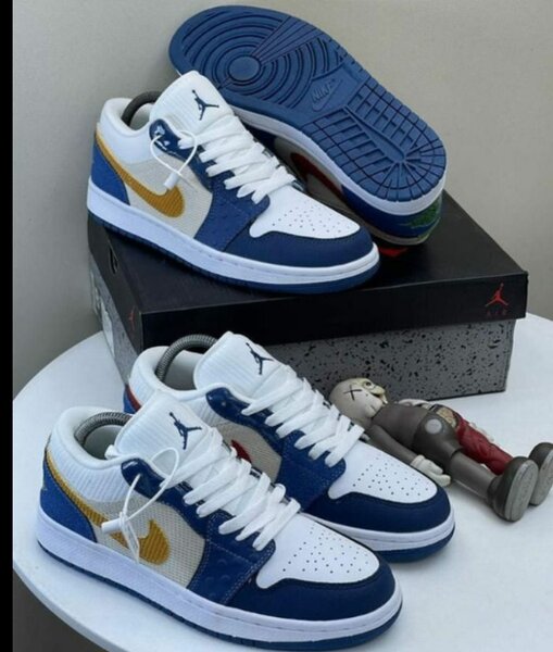 Baskets Air Jordan Blanc Bleu