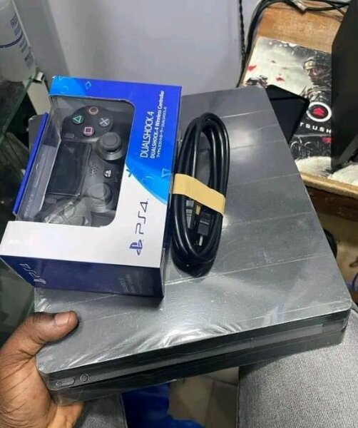 Console PS4 Sony avec Manette