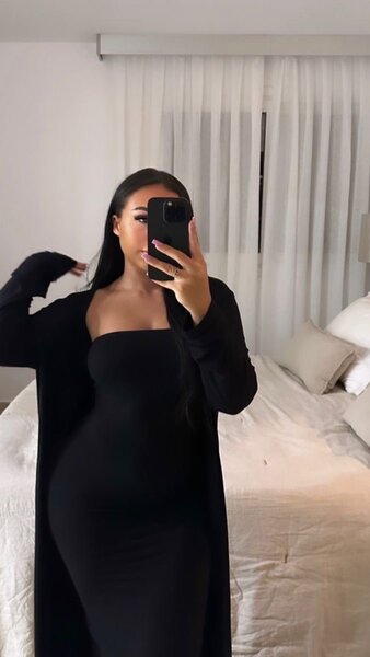 Robe moulante noire élégante