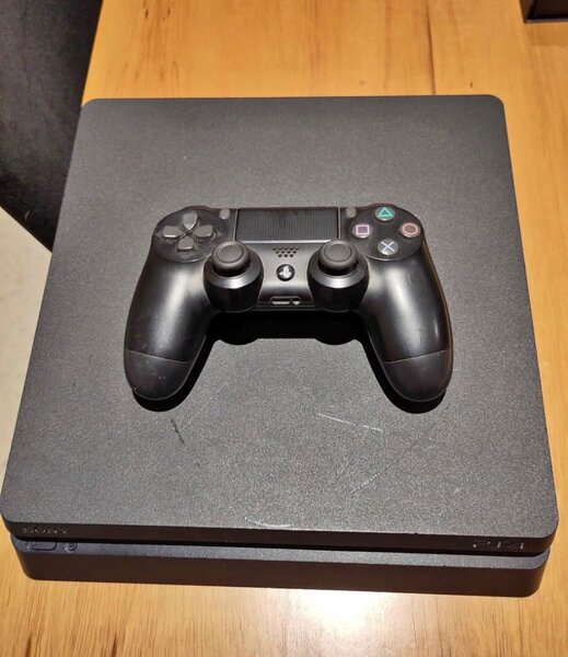 Console PS4 Slim avec Manette
