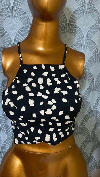 Top court à motif léopard