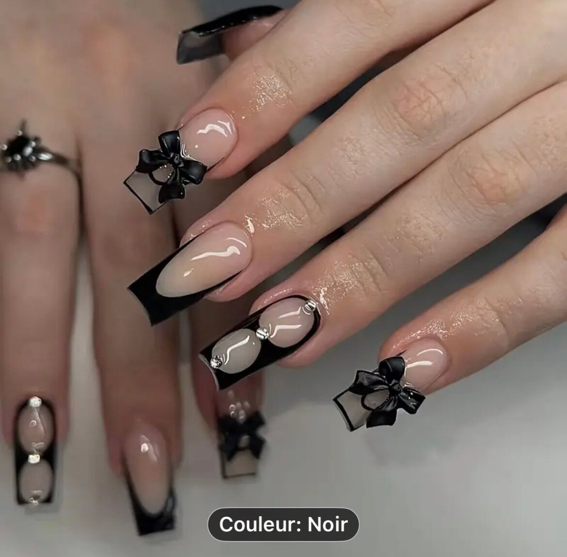 Faux ongles noirs élégants