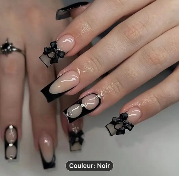 Faux ongles noirs élégants