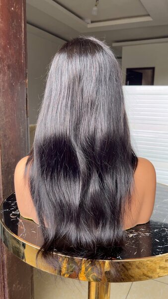 Perruque cheveux longs noirs