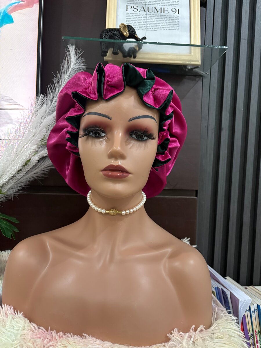 Bonnet en satin réversible