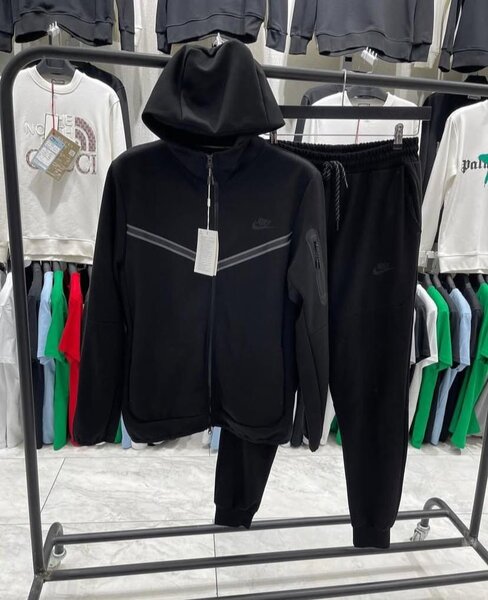 Ensemble survêtement Nike pour homme