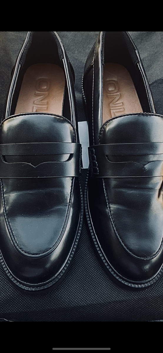 Mocassins en cuir noir élégants