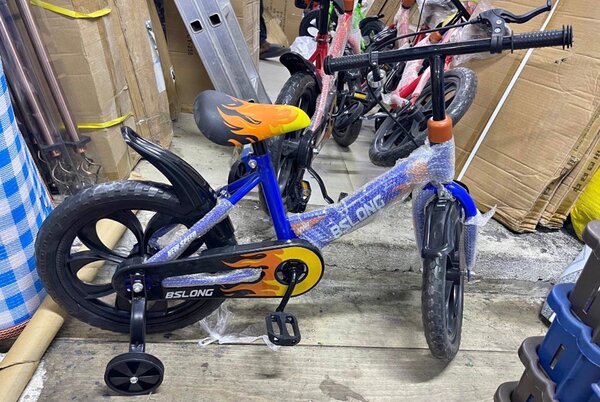 Vélo enfant avec roues stabilisatrices