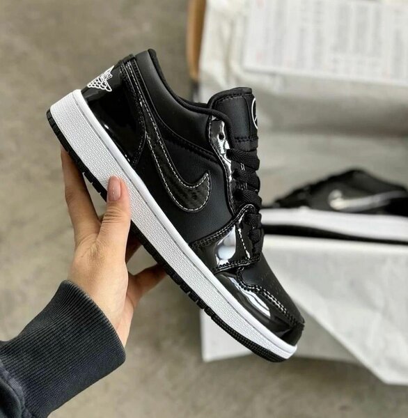 Baskets noires brillantes