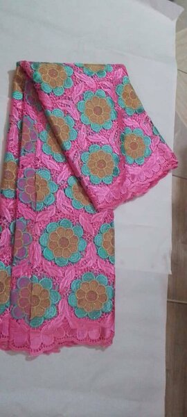 Tissu en dentelle floral élégant