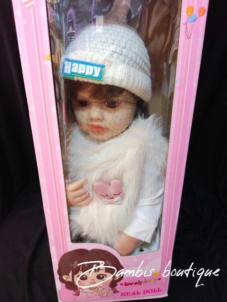 Poupée réaliste habillée