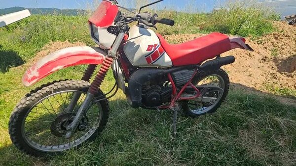 Moto tout-terrain robuste