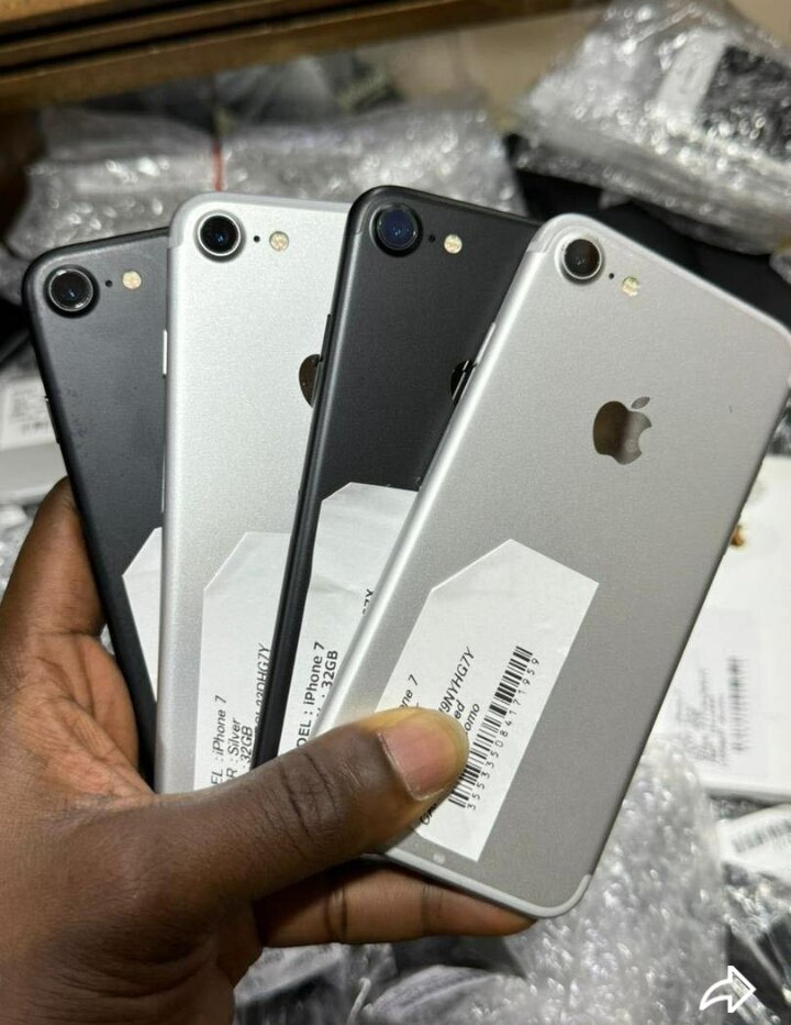 iPhone7.  128GB