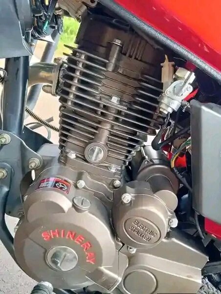 Moto Shineray robuste rouge