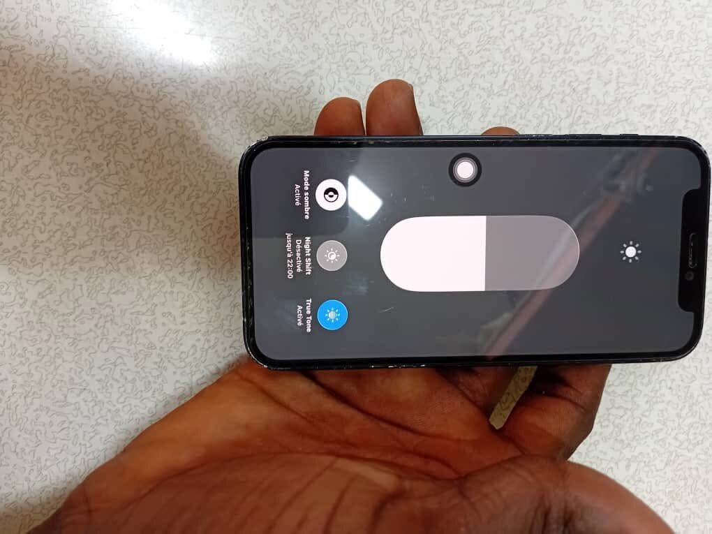 iPhone 12 Noir 64 Go