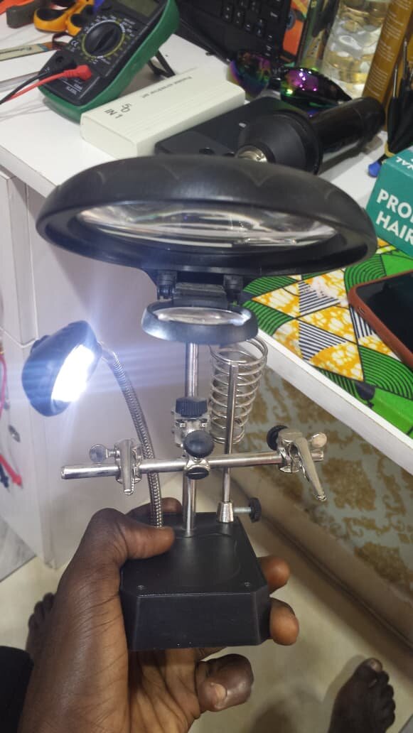 Loupe avec LED et pince