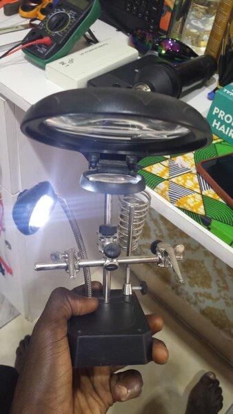 Loupe avec LED et pince