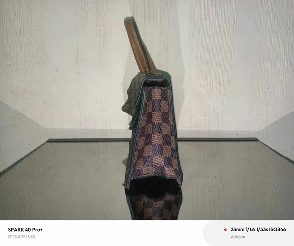 Sac à main élégant damier