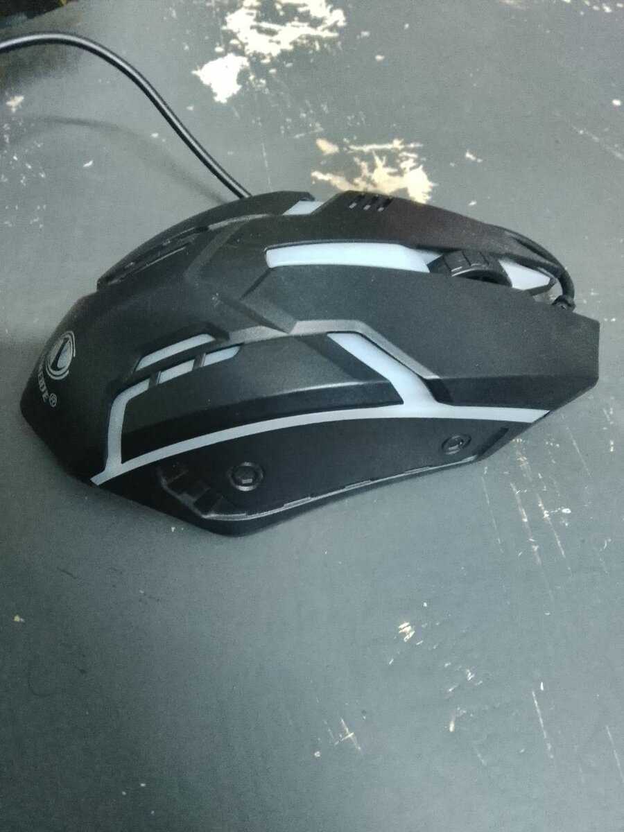 Souris de jeu filaire noire