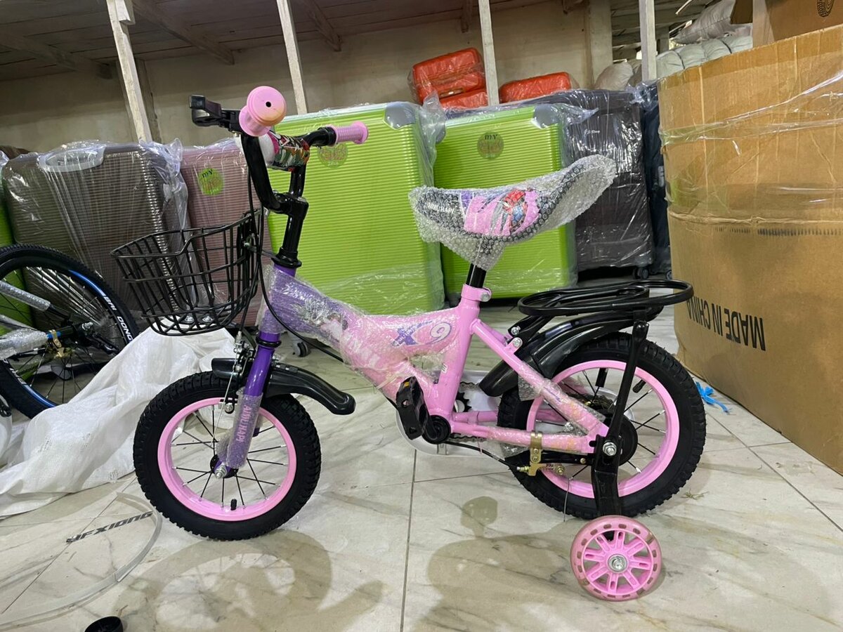 Vélo enfant avec roues stabilisatrices