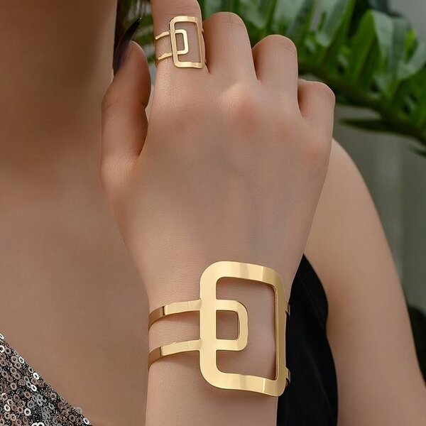 Bracelet et Bague Élégants