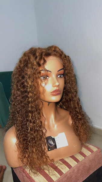 Perruque Bouclée naturelle T26