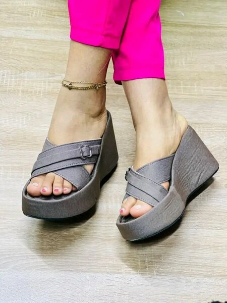 Sandales compensées élégantes