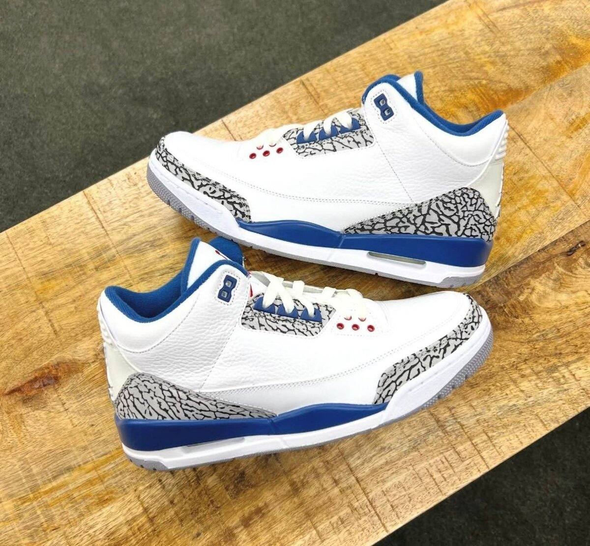 Baskets blanches et bleues