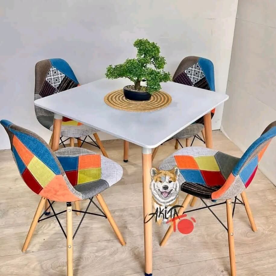 Ensemble Table et Chaises Design