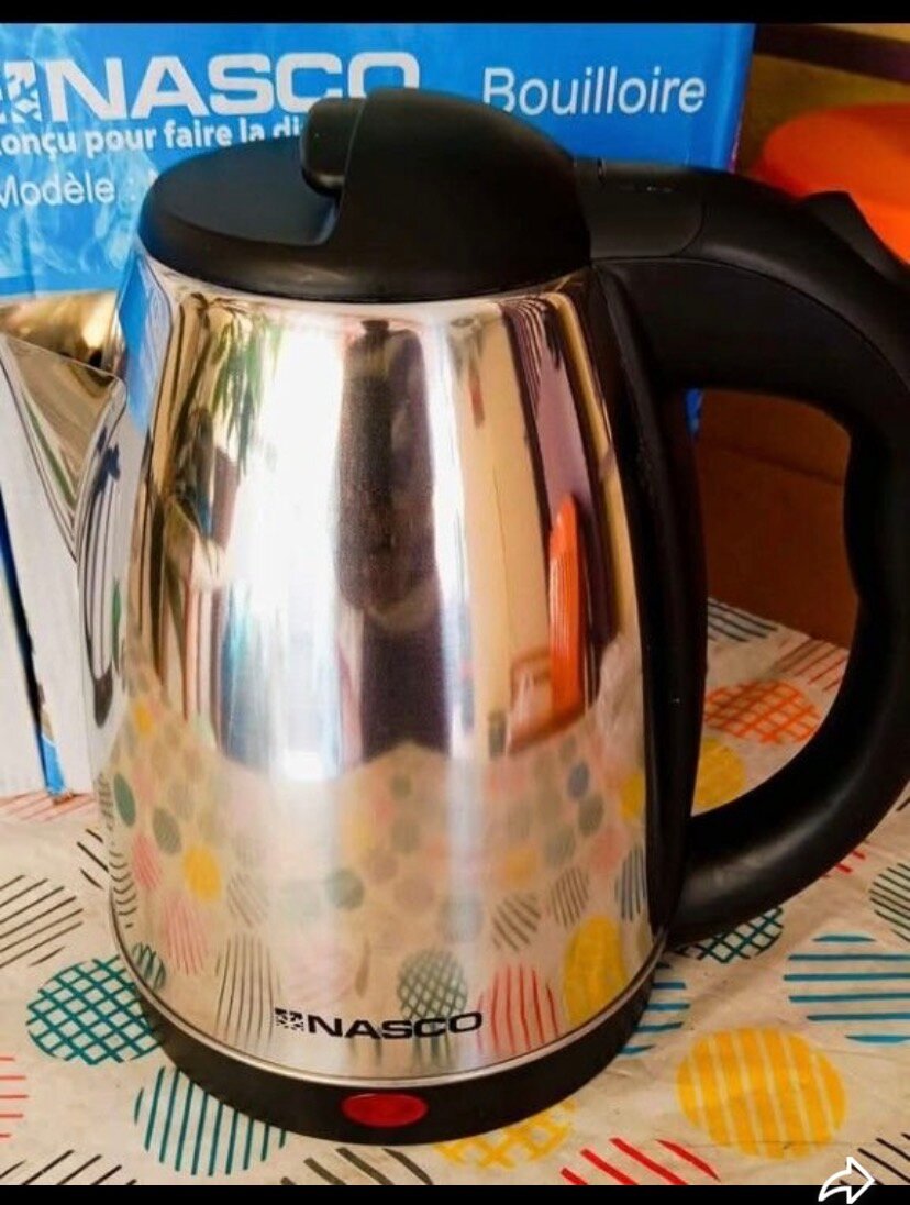 Bouilloire électrique Nasco 1.8L