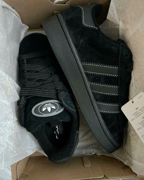 Chaussures Adidas noires en cuir